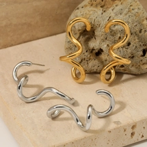 Curl design stud earrings