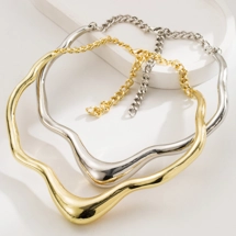 V design choker