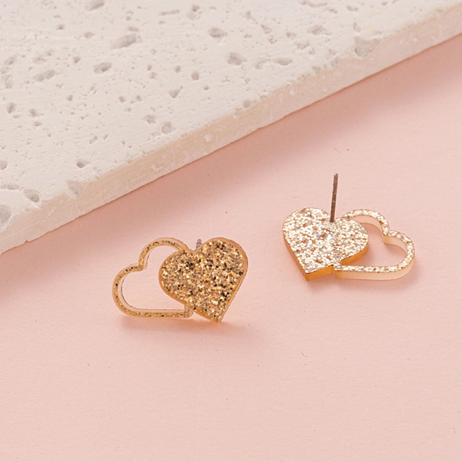 Additional Image for Acrylic ear studs - Heart / Lips design