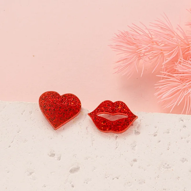 Additional Image for Acrylic ear studs - Heart / Lips design
