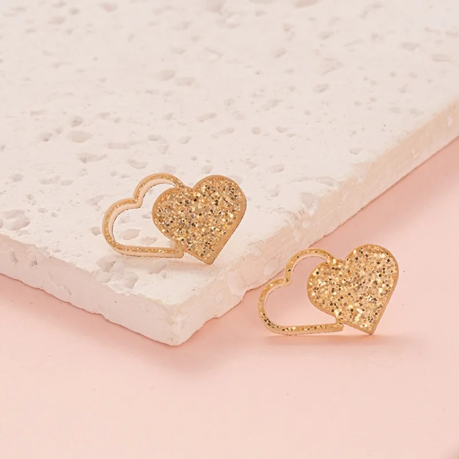 Additional Image for Acrylic ear studs - Heart / Lips design