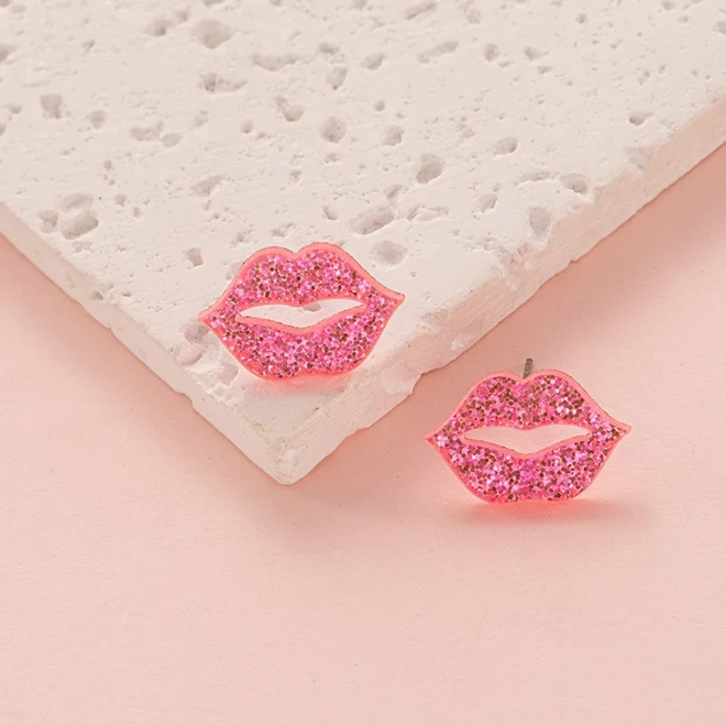 Additional Image for Acrylic ear studs - Heart / Lips design