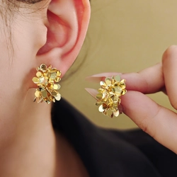 Clustered petals stud earrings