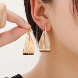 Curved leaf stud earrings