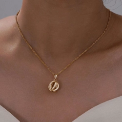 Stylish necklace with pendant
