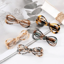 Layered bow clip