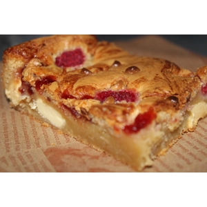 Blondie - White chocolate and raspberry