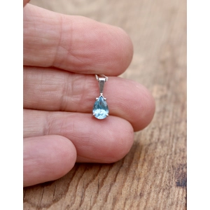 White gold & Topaz pendant necklace