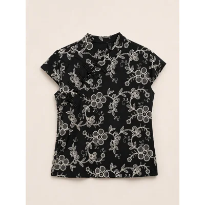 T-Shirt Black & White Floral con Ricamo Floreale 3D e Colletto Coreano