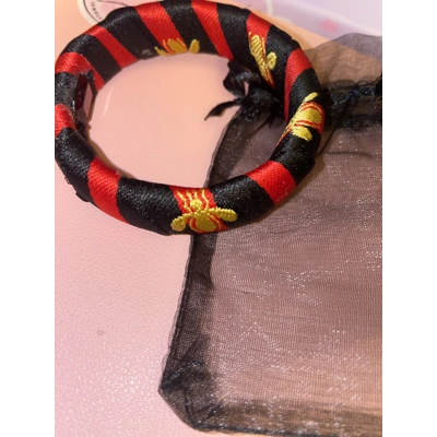 Ladies Red and black bea design bangle Gucci inspired jewe.. Ladies Red and black bea design bangle Gucci inspired jewe..