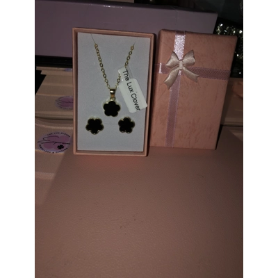 Gold clover jewellery set Gold clover jewellery set