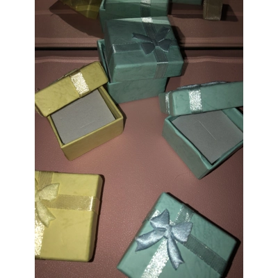 Empty ring gift box for gifting - random colours Empty ring gift box for gifting - random colours