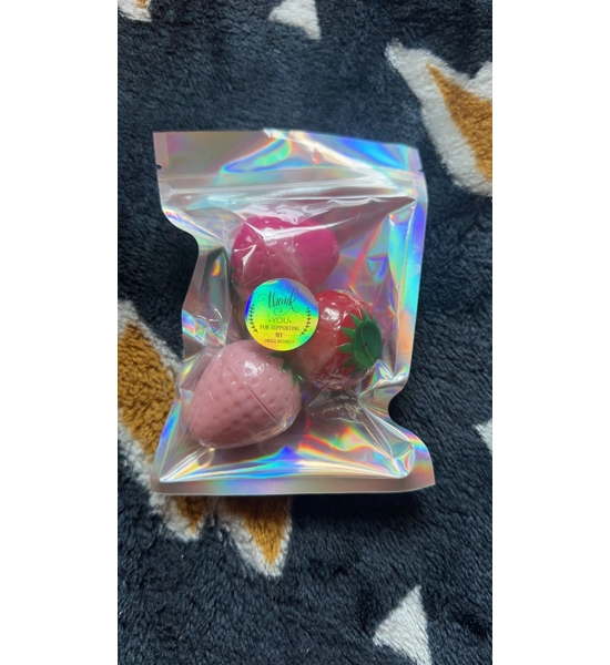 Strawberry gloss packs