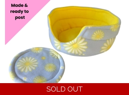 Cuddle Cup & Pee Pad - daisies
