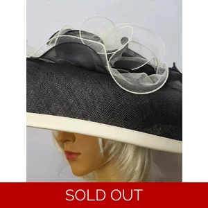 PETER BETTLEY LONDON Large Black and Cream Down Turned Brimmed Hat  100% Straw
