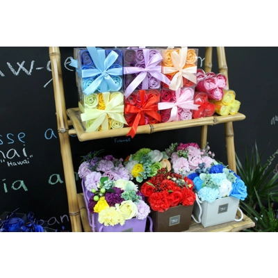 Set of 9 Soap Flower Box - Peach Roses