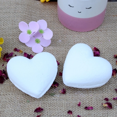 5x Love Heart Bath Bomb 70g - Coconut 5x Love Heart Bath Bomb 70g - Coconut