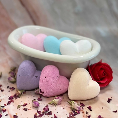 Set of 6 mixed Love Heart Bath Bombs 70g Set of 6 mixed Love Heart Bath Bombs 70g