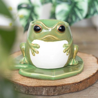 Frog Shaped Oil Burner on Lily Pad Frog Shaped Oil Burner on Lily Pad