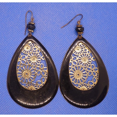 Black and gold fretwork Black and gold fretwork