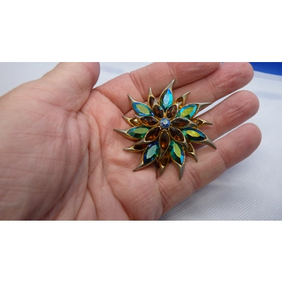 Striking flower brooch Striking flower brooch