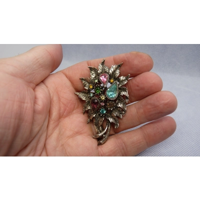 Bouquet style brooch Bouquet style brooch