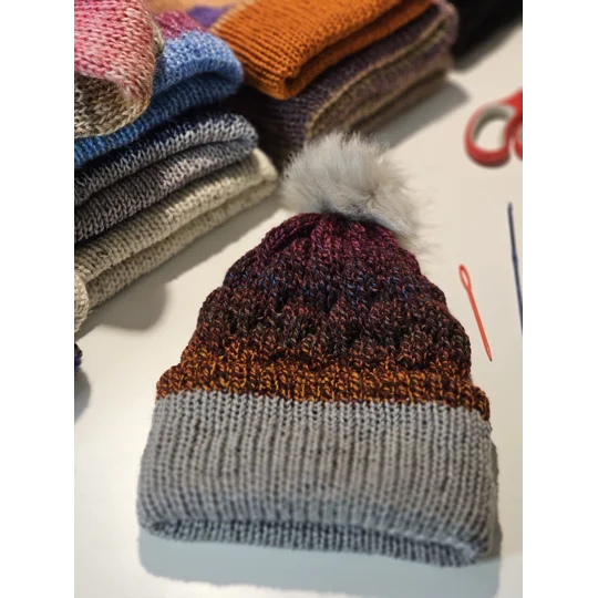 Rusty Bubble Beanie with pompom