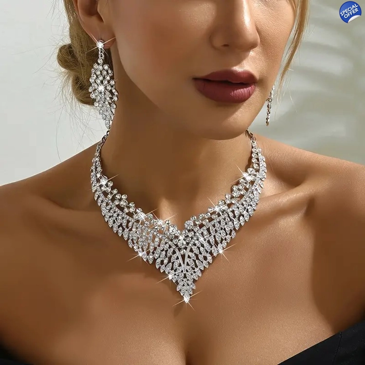 Luxurious Vintage-Inspired J..