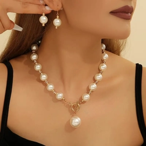 Faux Pearl Decor Neckla..