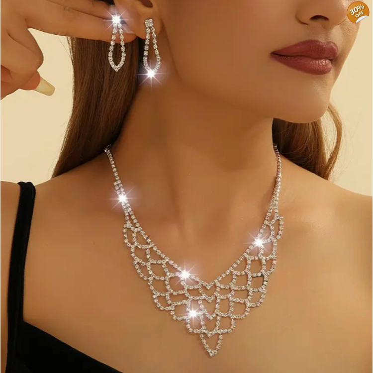 Elegant And Luxurious Set Of..