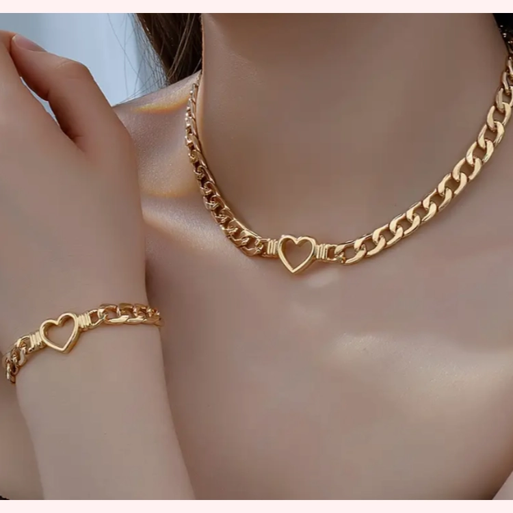 Elegant Golden-Tone Heart Cu.. Elegant Golden-Tone Heart Cu..