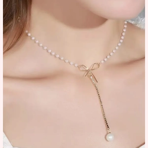 Elegant Faux Pearl Chok..
