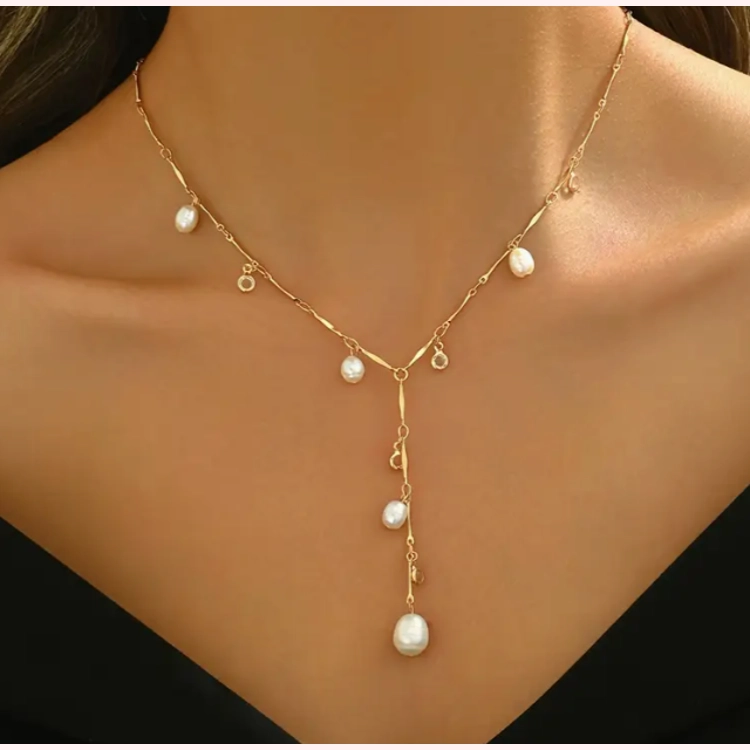 A French-Style Minimalist Fr.. A French-Style Minimalist Fr..