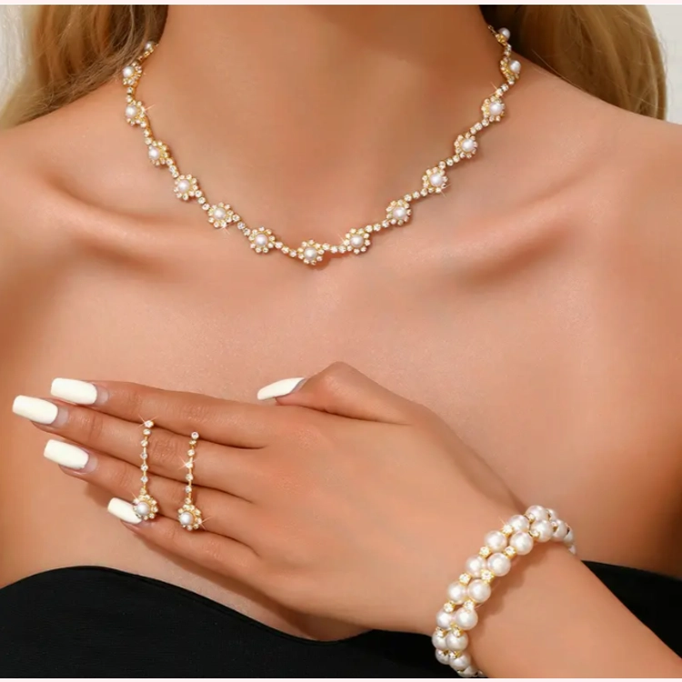 4pcs Elegant Women'S Fashion.. 4pcs Elegant Women'S Fashion..