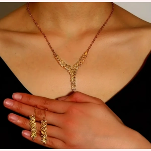 Elegant Golden-Ton..