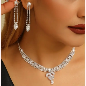 A Set of 3 Necklaces An..