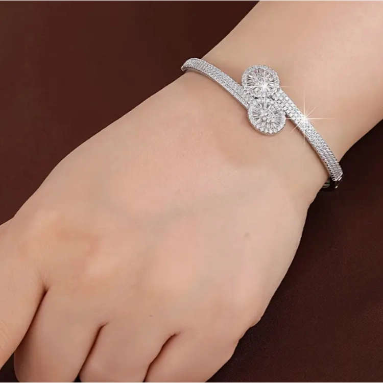 A Round Pie Design Set with ..