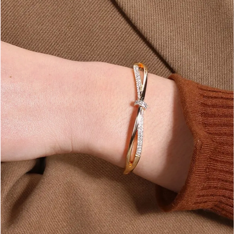 2pcs Elegant Golden-Tone Cro..