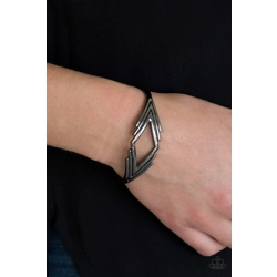 In Total De-NILE - Black