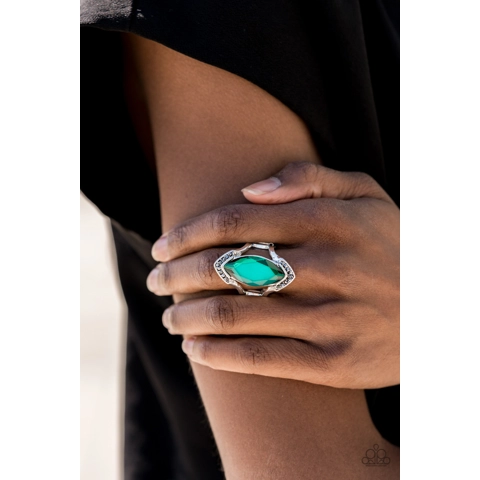 Leading Luster - Green