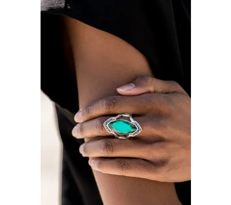 Leading Luster - Green