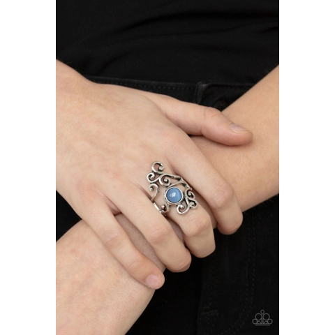 Glimmering Grapevines - Blue