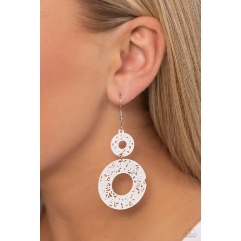 Cabo Courtyard - White