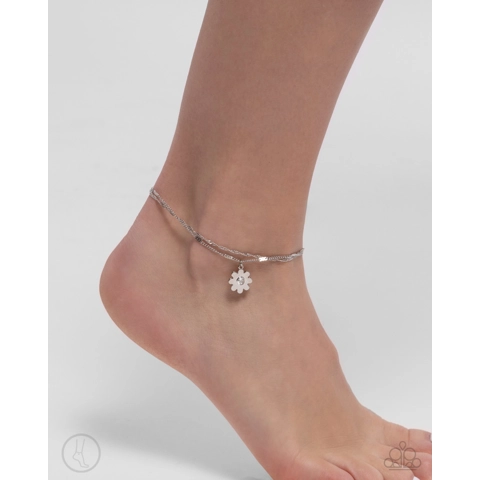 Blossoming Breeze - White