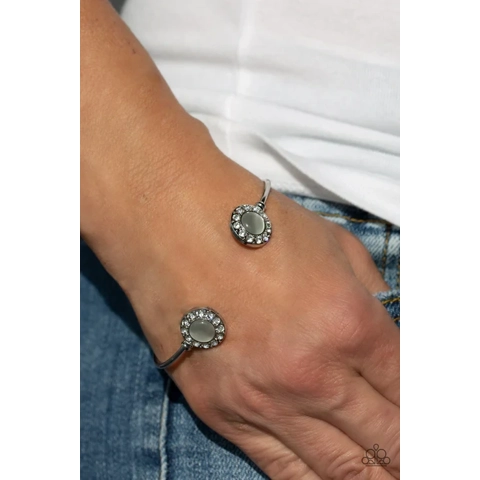 Instant Illumination - White