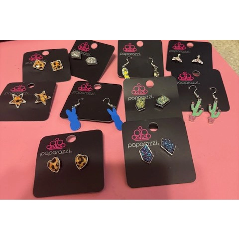 A five piece mystery Starlet Shimmer pack.