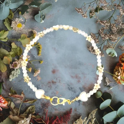 Pearly Golden Hearts Bracelet