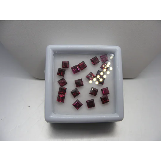 Orissa Rhodolite Garnet stones Box of 15