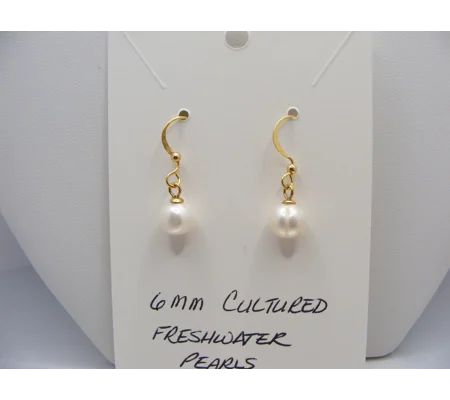 Cultered Freshwater Pearl earrings 6mm