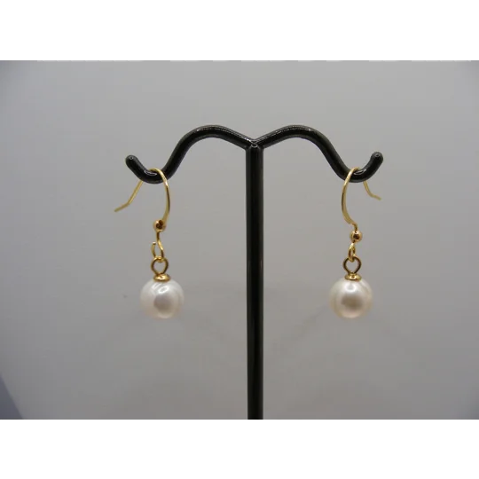 Cultered Freshwater Pearl earrings 6mm
